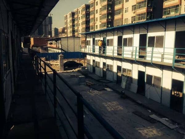 生活中保養活動彩鋼房的幾種方法