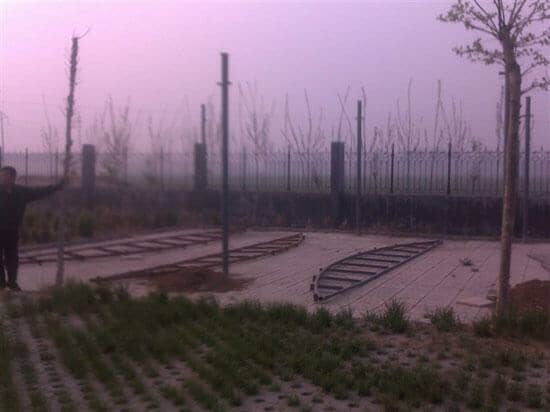 大梁為圓管弧形大梁，直接為5cm